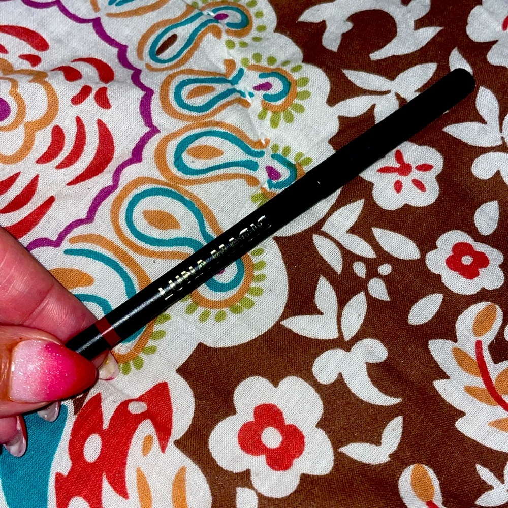 🆕 Luna Magic Lip Liner in Amorcito
